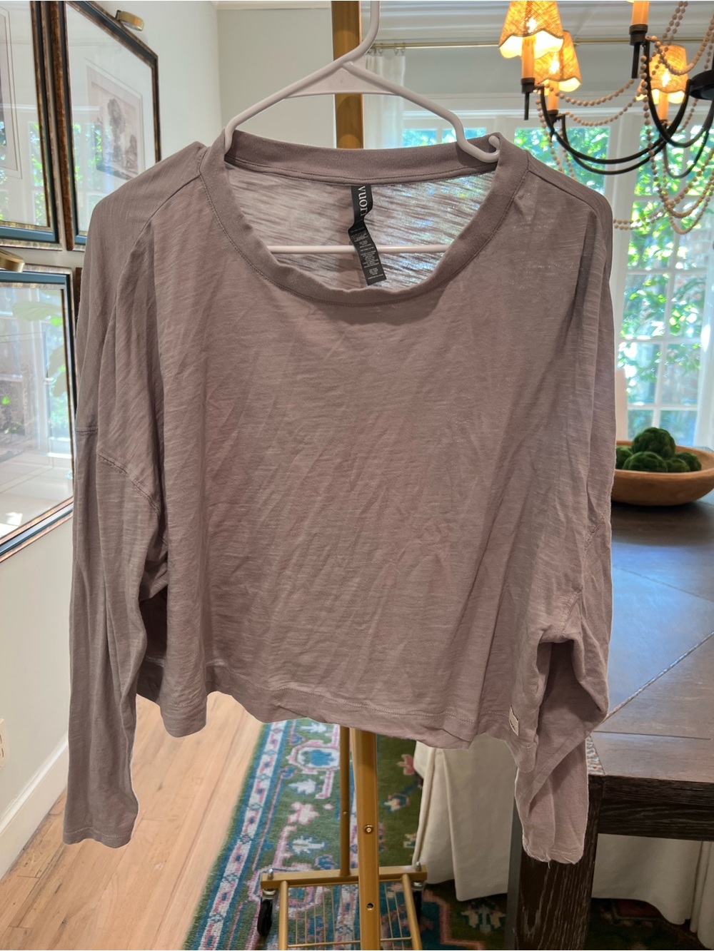 Vuori Women's Washed taupe /grey Cropped Long-Sleeve Top - Picture 1 of 4